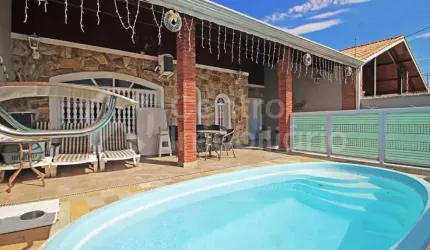CASA à venda com piscina e 3 quartos em Peruíbe, no bairro Parque Balneario Oasis
