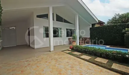 CASA à venda com piscina e 4 quartos em Peruíbe, no bairro Parque Balneario Oasis