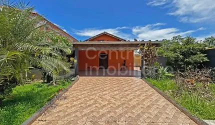 CASA à venda com 2 quartos em Peruíbe, no bairro Jardim Veneza