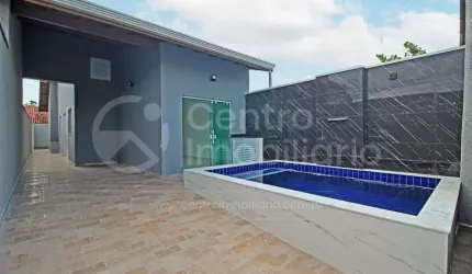 CASA à venda com piscina e 2 quartos em Peruíbe, no bairro Balneario Sao Joao Batista