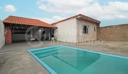 CASA à venda com piscina e 2 quartos em Peruíbe, no bairro Flora Rica