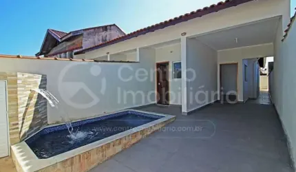 CASA à venda com piscina e 3 quartos em Peruíbe, no bairro Vila Romar