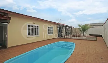 CASA à venda com piscina e 3 quartos em Peruíbe, no bairro Cidade Nova Peruíbe