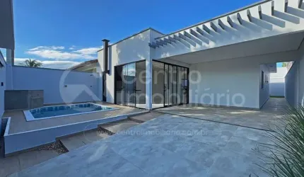 CASA à venda com piscina e 3 quartos em Peruíbe, no bairro Balneario Sao Joao Batista