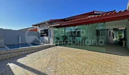 CASA à venda com piscina e 3 quartos em Peruíbe, no bairro Estancia Sao Jose