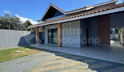 CASA à venda com 3 quartos em Peruíbe, no bairro Centro