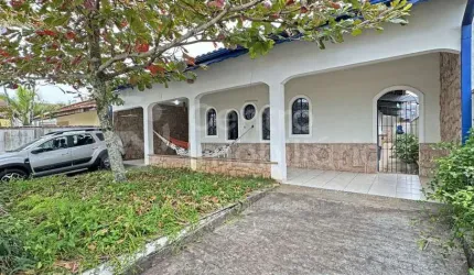 CASA à venda com 4 quartos em Peruíbe, no bairro Maria H Novaes
