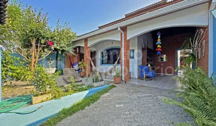 CASA à venda com piscina e 3 quartos em Peruíbe, no bairro Parque Balneario Oasis