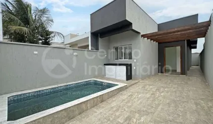 CASA à venda com piscina e 2 quartos em Peruíbe, no bairro Balneario Sao Joao Batista