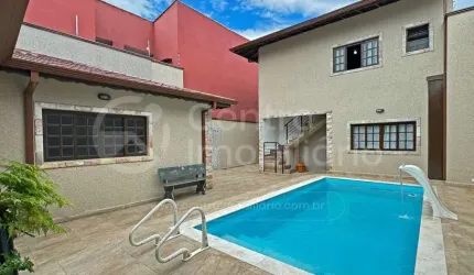 CASA à venda com piscina e 5 quartos em Peruíbe, no bairro Centro