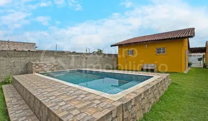CASA à venda com piscina e 2 quartos em Peruíbe, no bairro Maria H Novaes