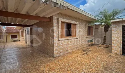 CASA à venda com 3 quartos em Peruíbe, no bairro Balneario Sambura
