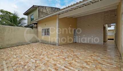 CASA à venda com 2 quartos em Peruíbe, no bairro Belmira Novaes