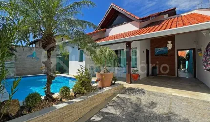 CASA à venda com piscina e 4 quartos em Peruíbe, no bairro Jardim Imperador