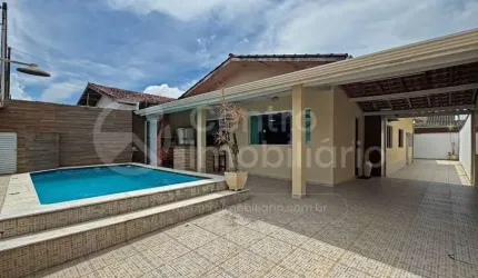CASA à venda com piscina e 3 quartos em Peruíbe, no bairro Parque D Aville