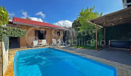 CASA à venda com piscina e 4 quartos em Peruíbe, no bairro Centro