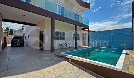 CASA à venda com piscina e 3 quartos em Peruíbe, no bairro Balneario Arpoador