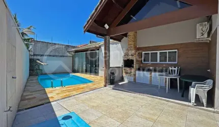 CASA à venda com piscina e 3 quartos em Peruíbe, no bairro Jardim Beira Mar