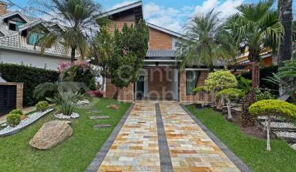 CASA à venda com piscina e 4 quartos em Peruíbe, no bairro Bougainvillee II