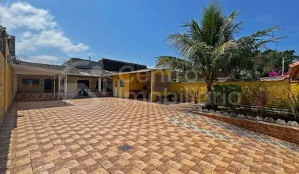 CASA à venda com 2 quartos em Peruíbe, no bairro Jardim Veneza