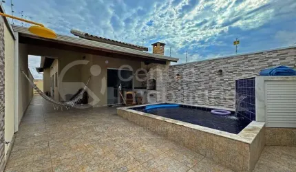CASA à venda com piscina e 2 quartos em Peruíbe, no bairro Flora Rica