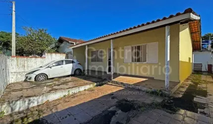 CASA à venda com 2 quartos em Peruíbe, no bairro Centro