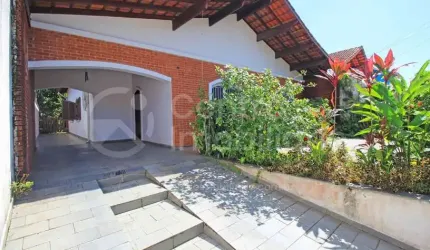 CASA à venda com 3 quartos em Peruíbe, no bairro Balneario Arpoador