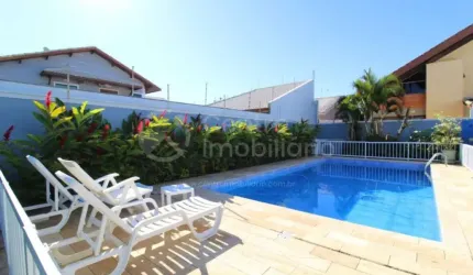 CASA à venda com piscina e 4 quartos em Peruíbe, no bairro Parque Turistico