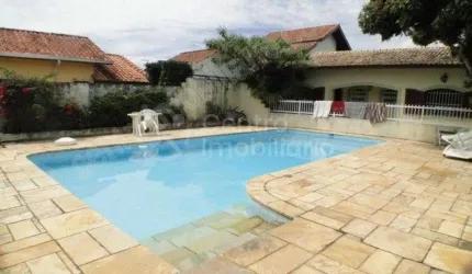 CASA à venda com piscina e 3 quartos em Peruíbe, no bairro Jardim Ribamar