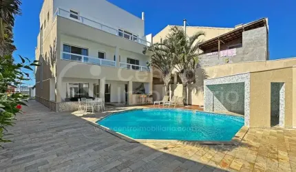 CASA à venda com piscina e 3 quartos em Peruíbe, no bairro Maria H Novaes