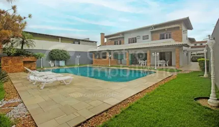 CASA à venda com piscina e 4 quartos em Peruíbe, no bairro Centro