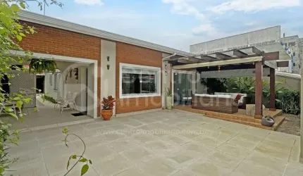 CASA à venda com piscina e 4 quartos em Peruíbe, no bairro Stella Maris
