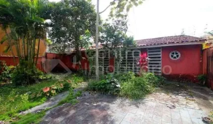 CASA à venda com piscina e 3 quartos em Peruíbe, no bairro Balneario Florida