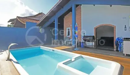 CASA à venda com 4 quartos em Peruíbe, no bairro Parque Balneario Oasis