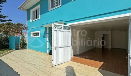 CASA à venda com piscina e 5 quartos em Peruíbe, no bairro Centro