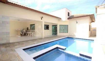 CASA à venda com piscina e 3 quartos em Peruíbe, no bairro Stella Maris