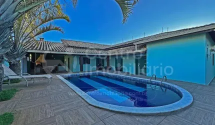 CASA à venda com piscina e 3 quartos em Peruíbe, no bairro Jardim Três Marias