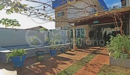 CASA à venda com piscina e 3 quartos em Peruíbe, no bairro Jardim Marcia