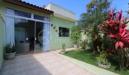 CASA à venda com 2 quartos em Peruíbe, no bairro Jardim Veneza