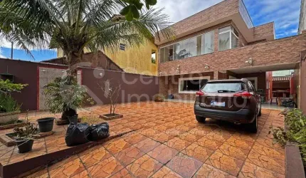 CASA à venda com 7 quartos em Peruíbe, no bairro Belmira Novaes
