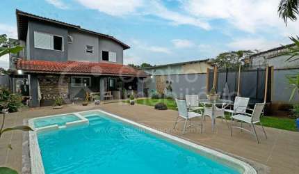 CASA à venda com piscina e 4 quartos em Peruíbe, no bairro Jardim Sao Luiz