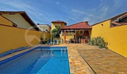 CASA à venda com piscina e 3 quartos em Peruíbe, no bairro Jardim Marcia
