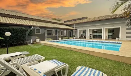 CASA à venda com piscina e 3 quartos em Peruíbe, no bairro Parque Balneario Oasis