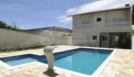 CASA à venda com piscina e 4 quartos em Peruíbe, no bairro Centro