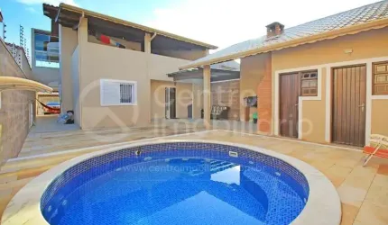 CASA à venda com piscina e 3 quartos em Peruíbe, no bairro Jardim Beira Mar