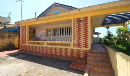 CASA à venda com 3 quartos em Peruíbe, no bairro Centro