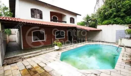 CASA à venda com piscina e 5 quartos em Peruíbe, no bairro Estancia Balnearia Convento Velho