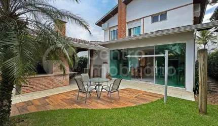 CASA à venda com 4 quartos em Peruíbe, no bairro Bougainvillee II