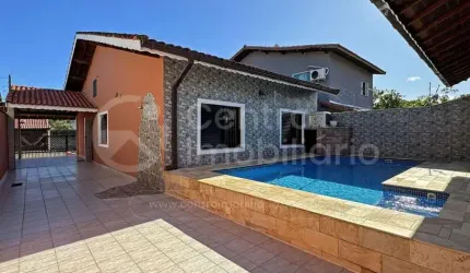 CASA à venda com piscina e 3 quartos em Peruíbe, no bairro Jardim Três Marias