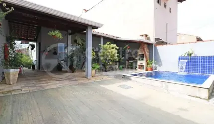 CASA à venda com piscina e 2 quartos em Peruíbe, no bairro Jardim Marcia